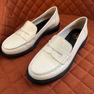 Almost new B2 Browns Ivory Bishop Loafer Size 7